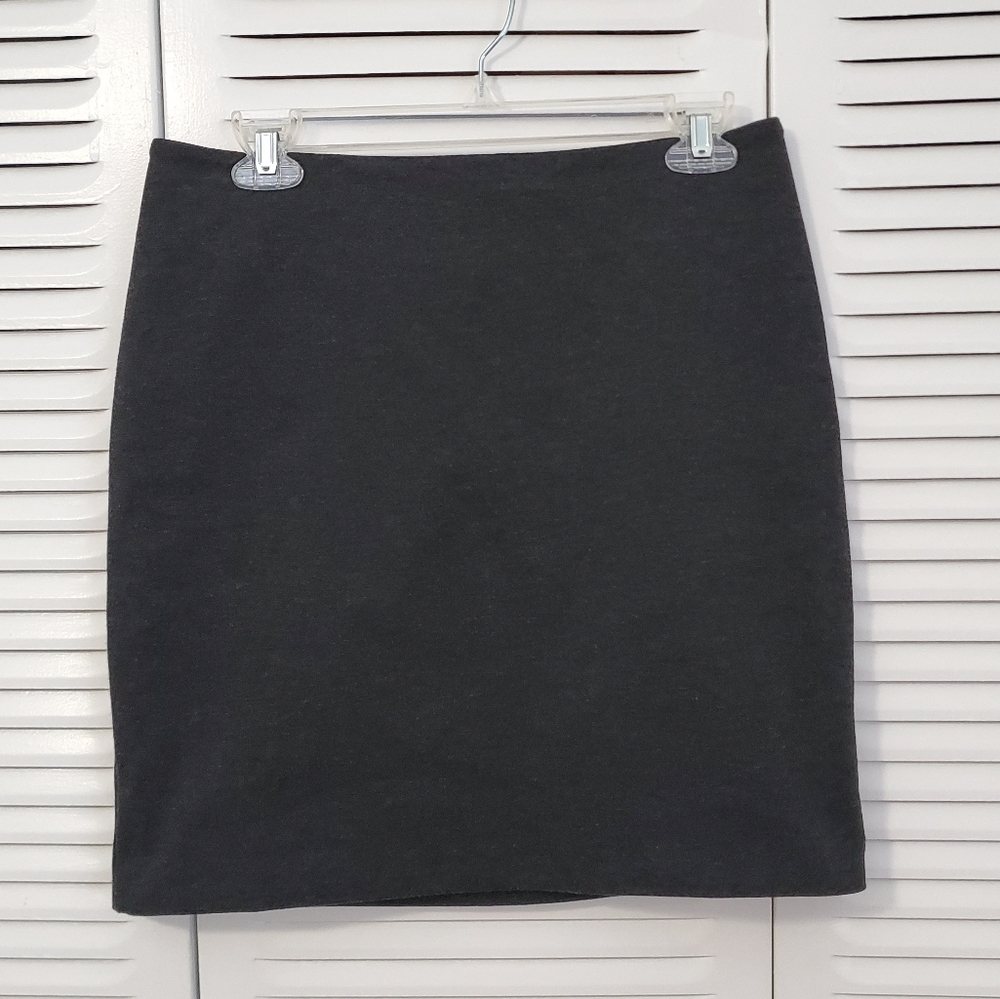 Gray pencil skirt size 4 New York & Company